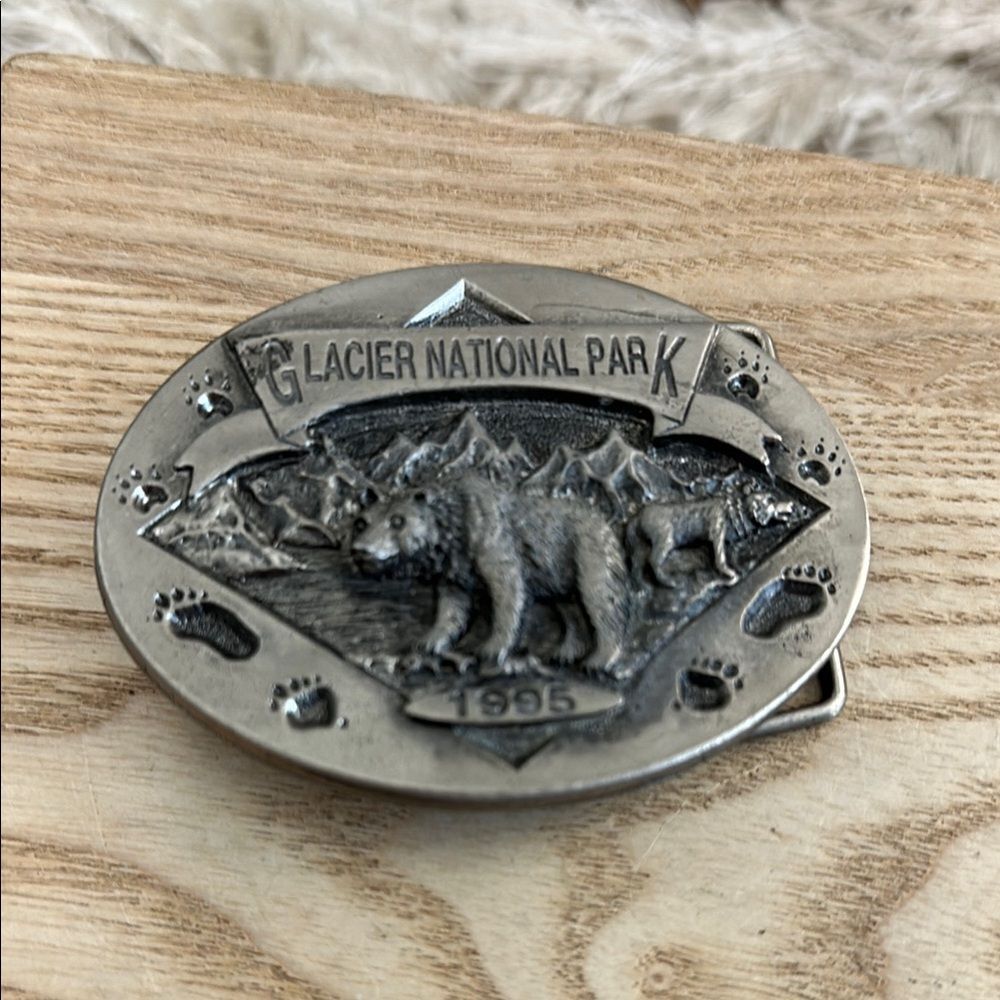 Vintage 1995 Glacier National Park Bear & Grey Wolf Limited Edition Belt Buckle